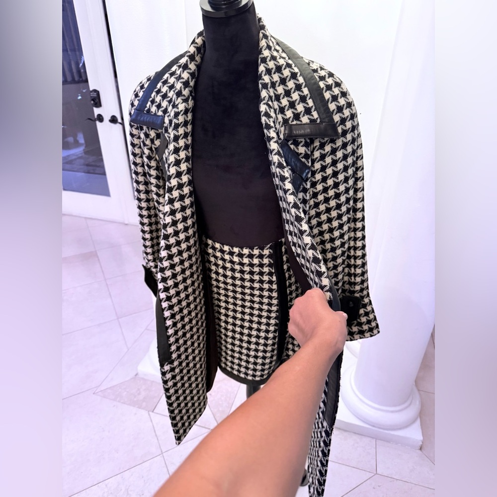 Houndstooth, Leather Trimmed Wool Coat 🧥 w/Mini Skirt
